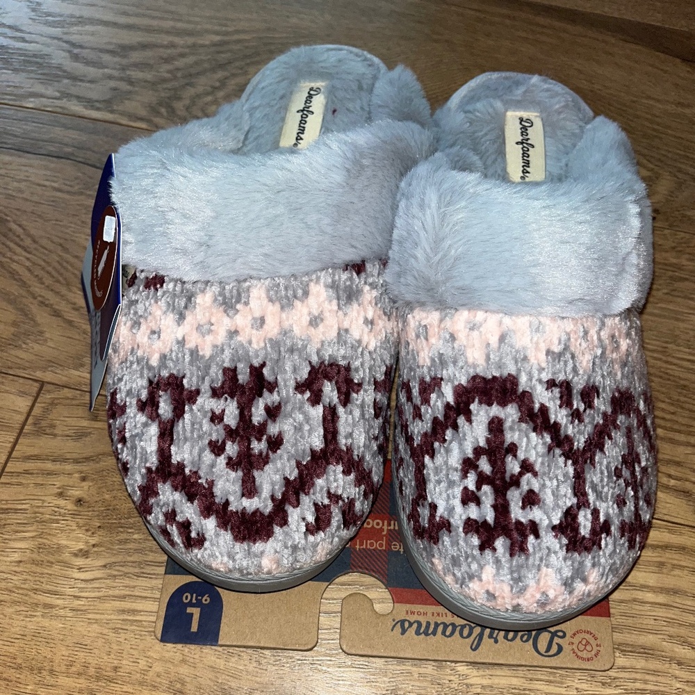 DearFoam slippers women size 9-10 NWT